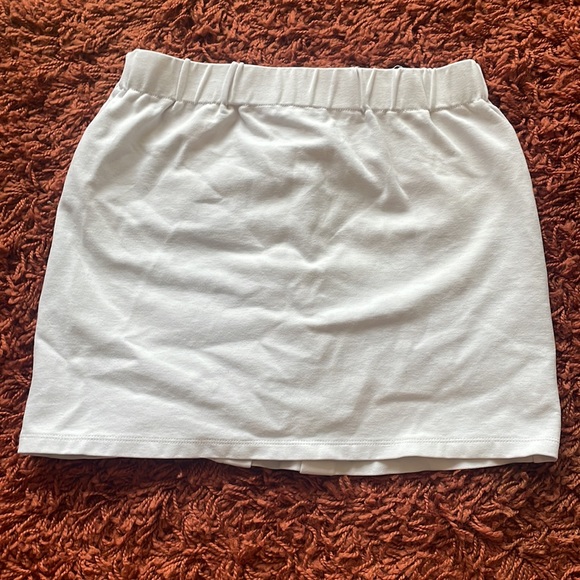 White skirt - Picture 2 of 3